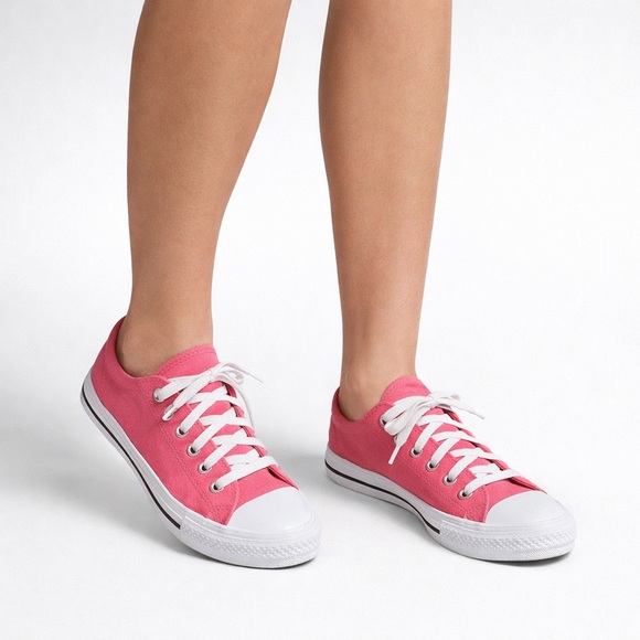 Converse Shoes - Converse Chuck Taylor women’s strawberry jam low tops. NWOT. Size 8.